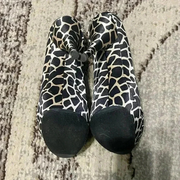 Michael Selena  Animal Print w/Jeweled Pendant - Picture 5 of 8